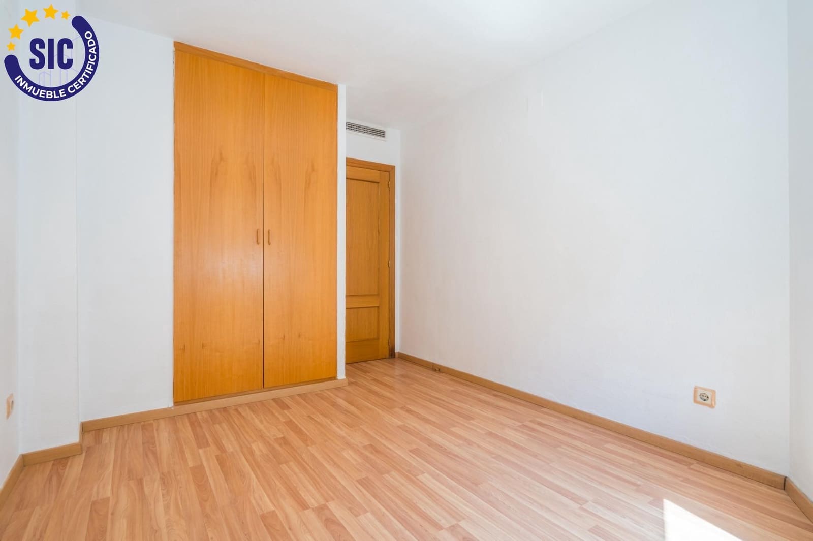 3 bedroom Flat for sale in Valencia city with pool - € 625,000 (Ref: 9884962)