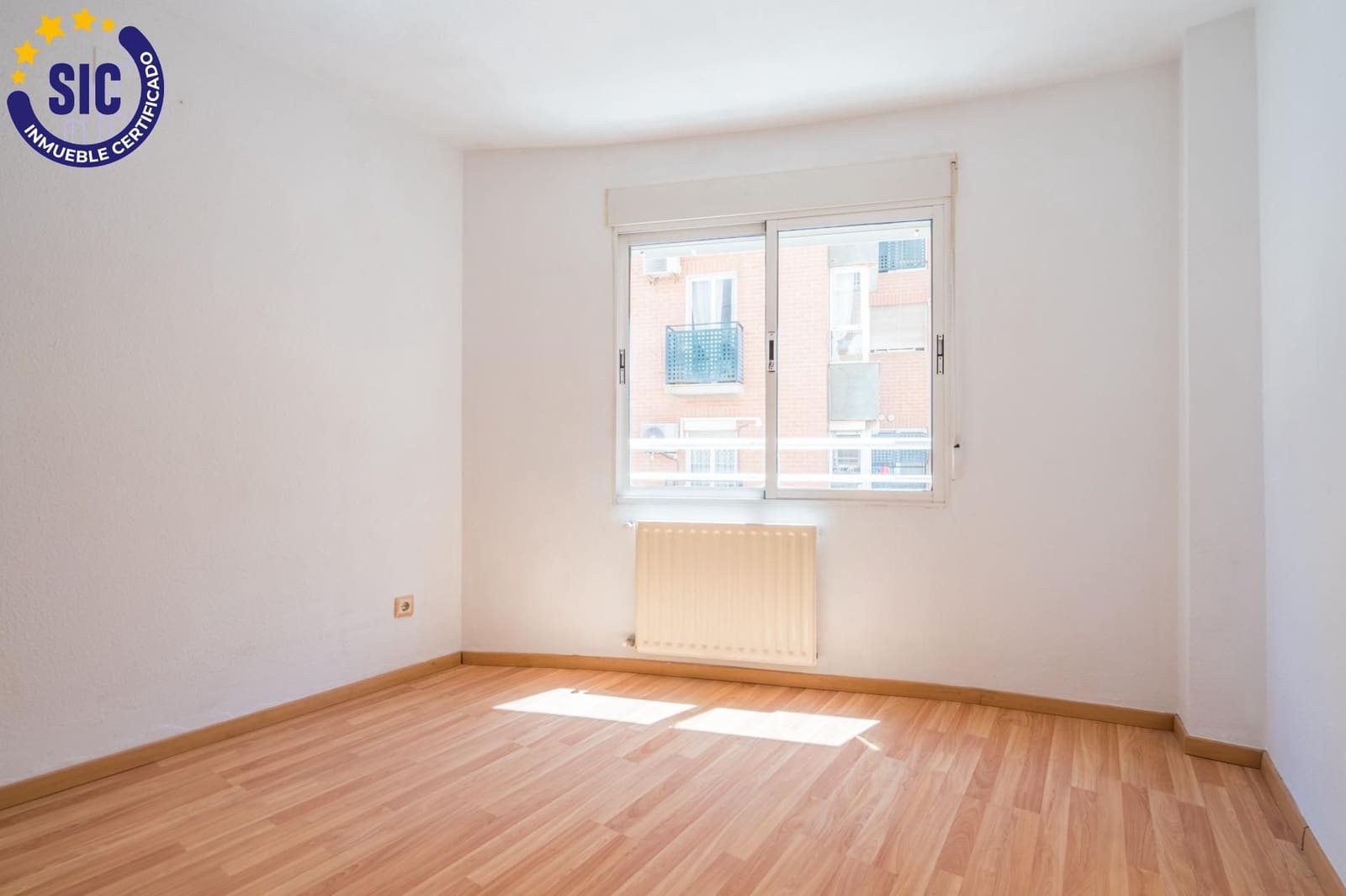 3 bedroom Flat for sale in Valencia city with pool - € 625,000 (Ref: 9884962)