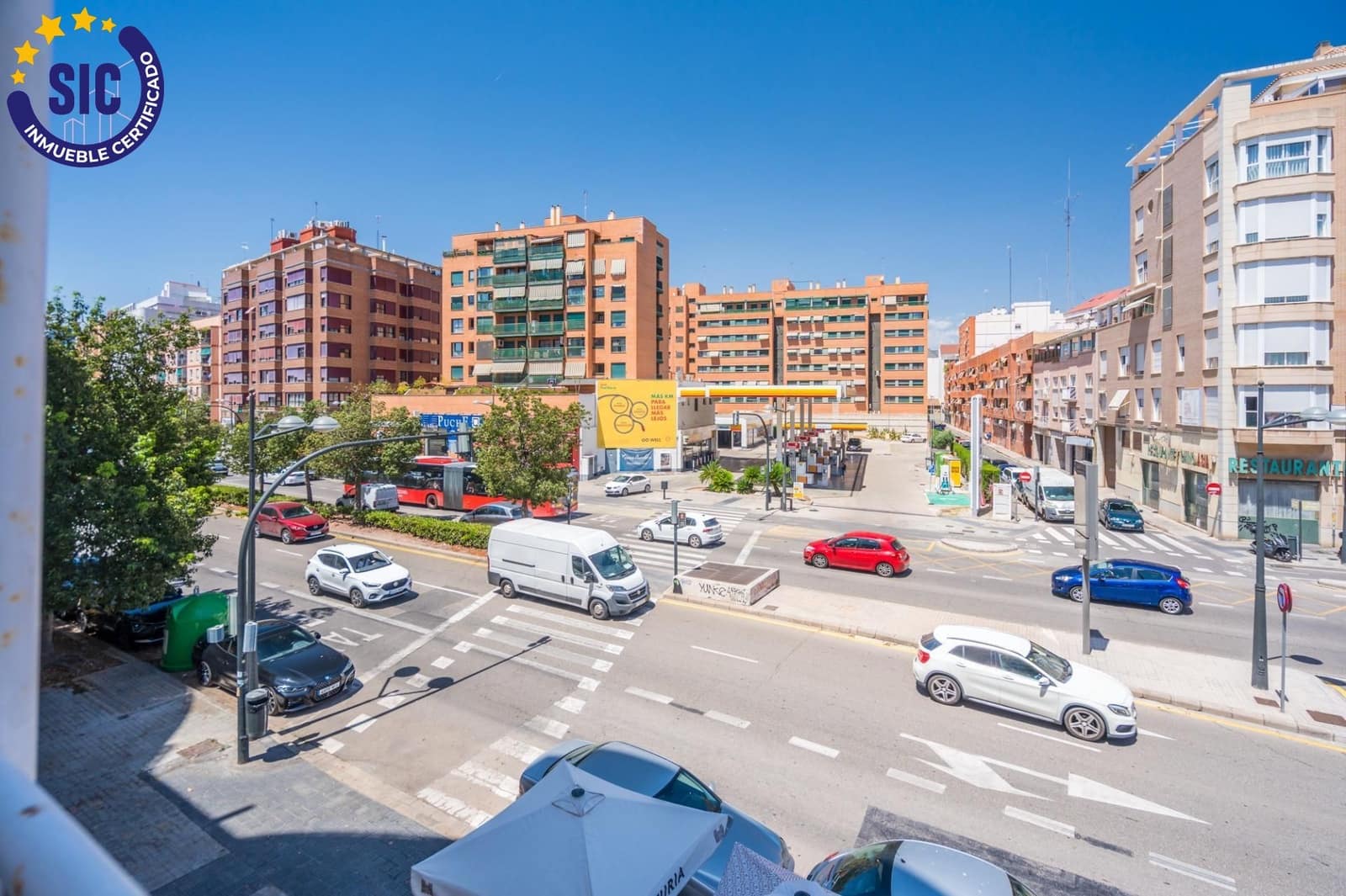 3 bedroom Flat for sale in Valencia city with pool - € 625,000 (Ref: 9884962)