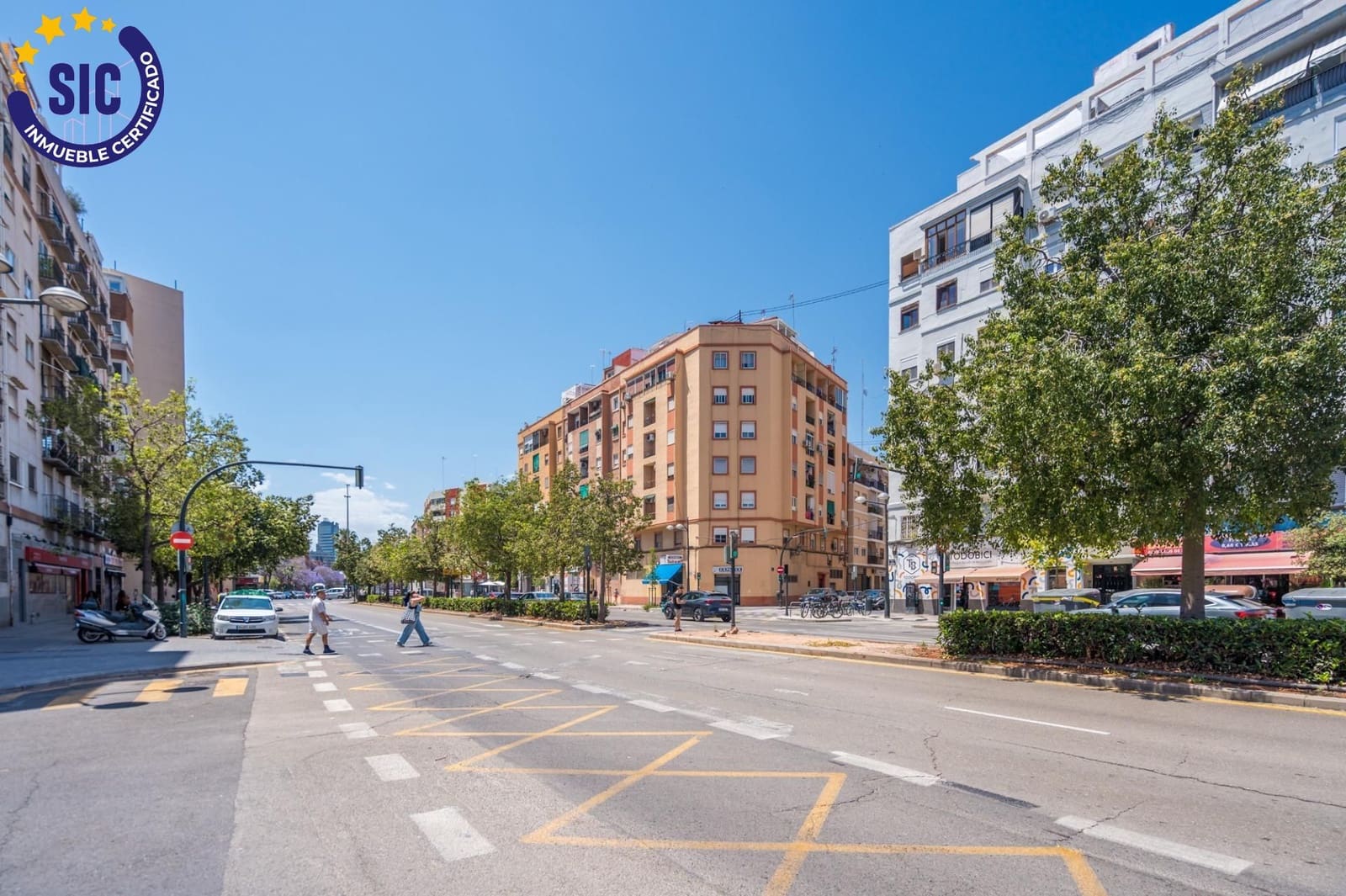 3 bedroom Flat for sale in Valencia city with pool - € 625,000 (Ref: 9884962)