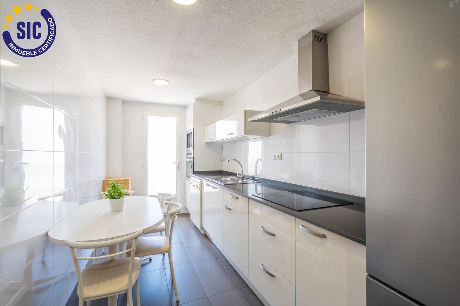 4 slaapkamer Flat te koop in Valencia stad - € 399.000 (Ref: 9884963)