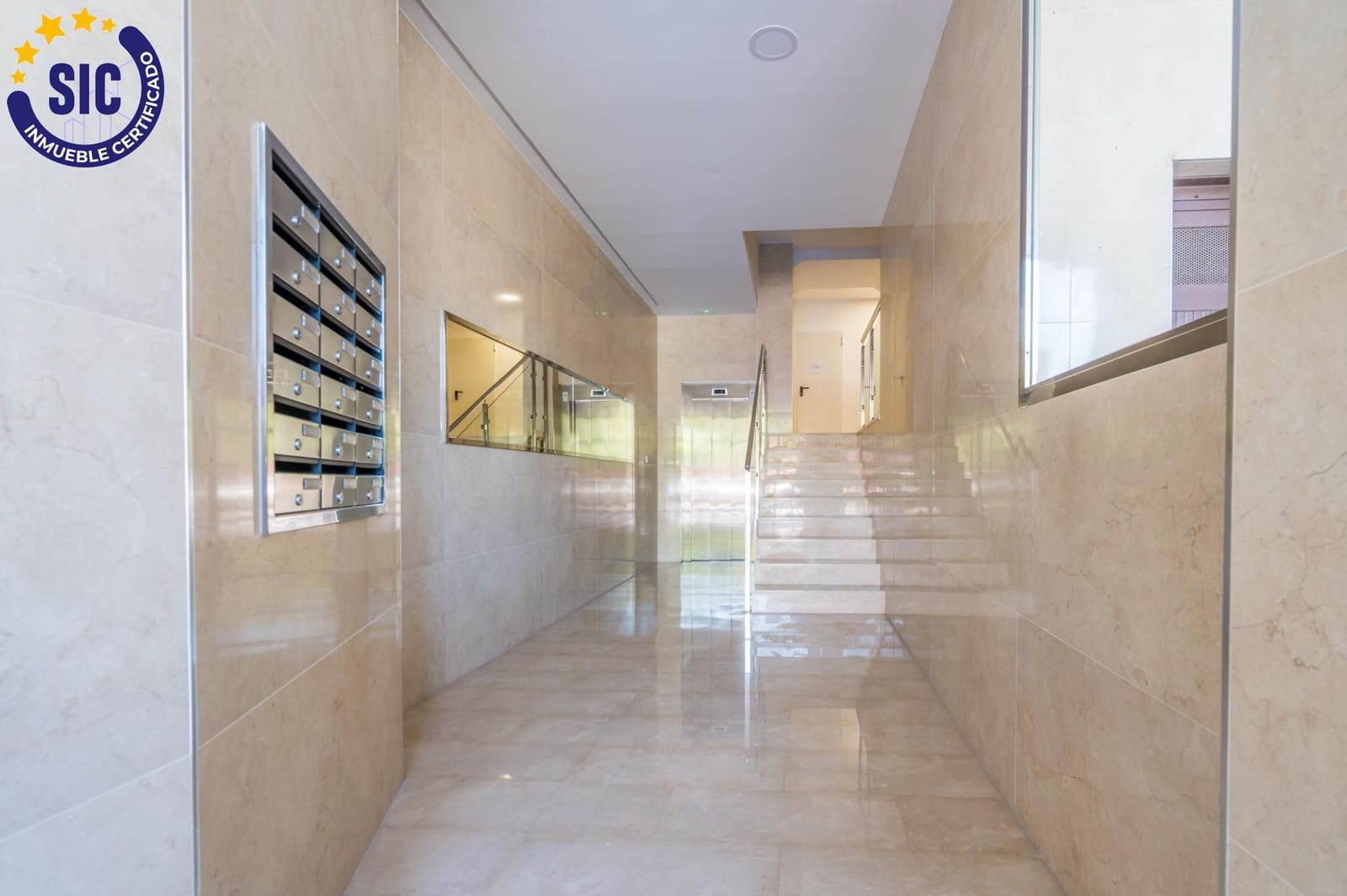4 slaapkamer Flat te koop in Valencia stad - € 399.000 (Ref: 9884963)