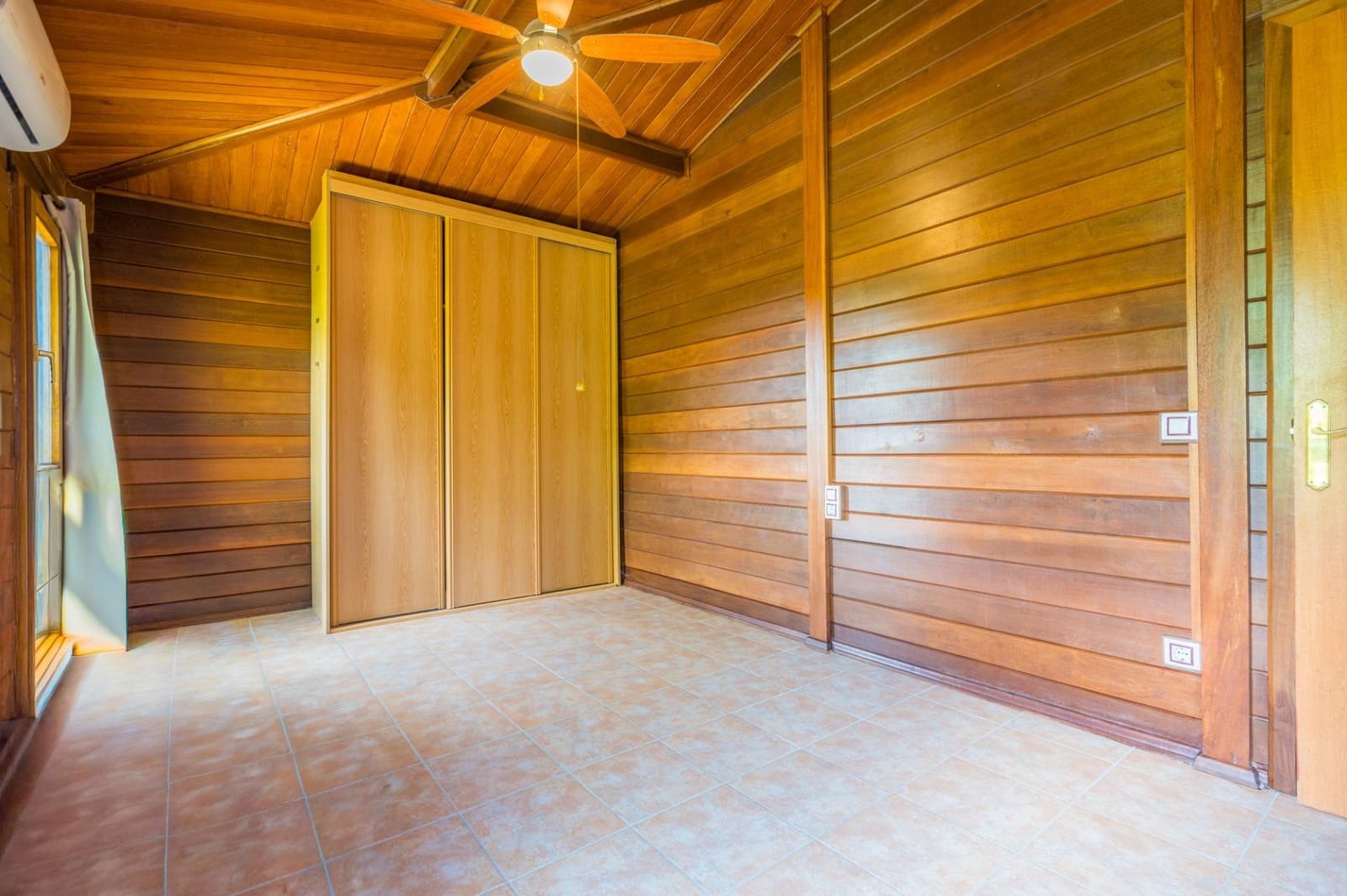 Chalet de 2 habitaciones en Torrent en venta con garaje - 399.000 € (Ref: 9898967)