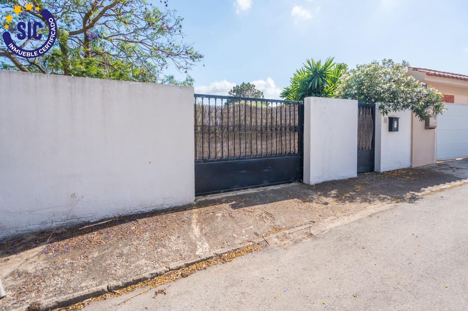 2 bedroom Villa for sale in Torrent with garage - € 399,000 (Ref: 9898967)