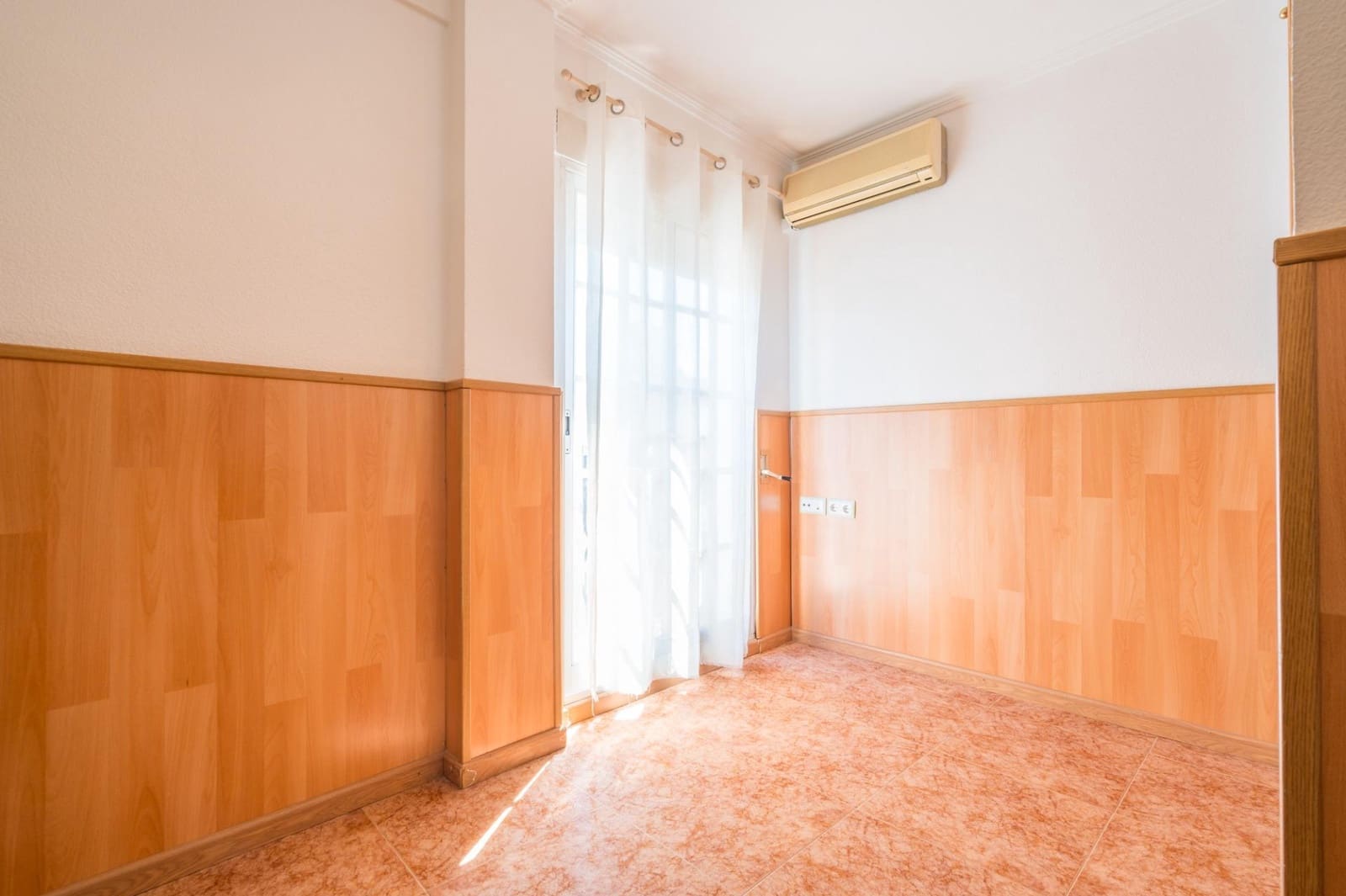 4 chambre Villa/Maison Mitoyenne à vendre à Casinos - 190 000 € (Ref: 9908132)
