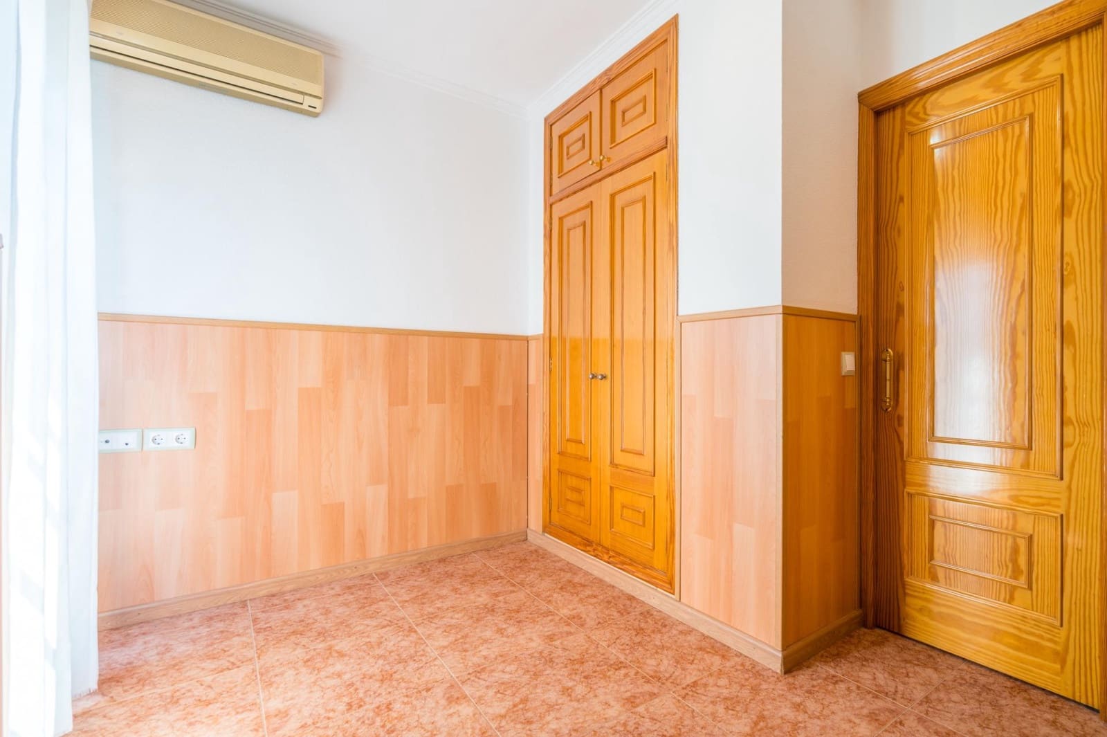 4 chambre Villa/Maison Mitoyenne à vendre à Casinos - 190 000 € (Ref: 9908132)