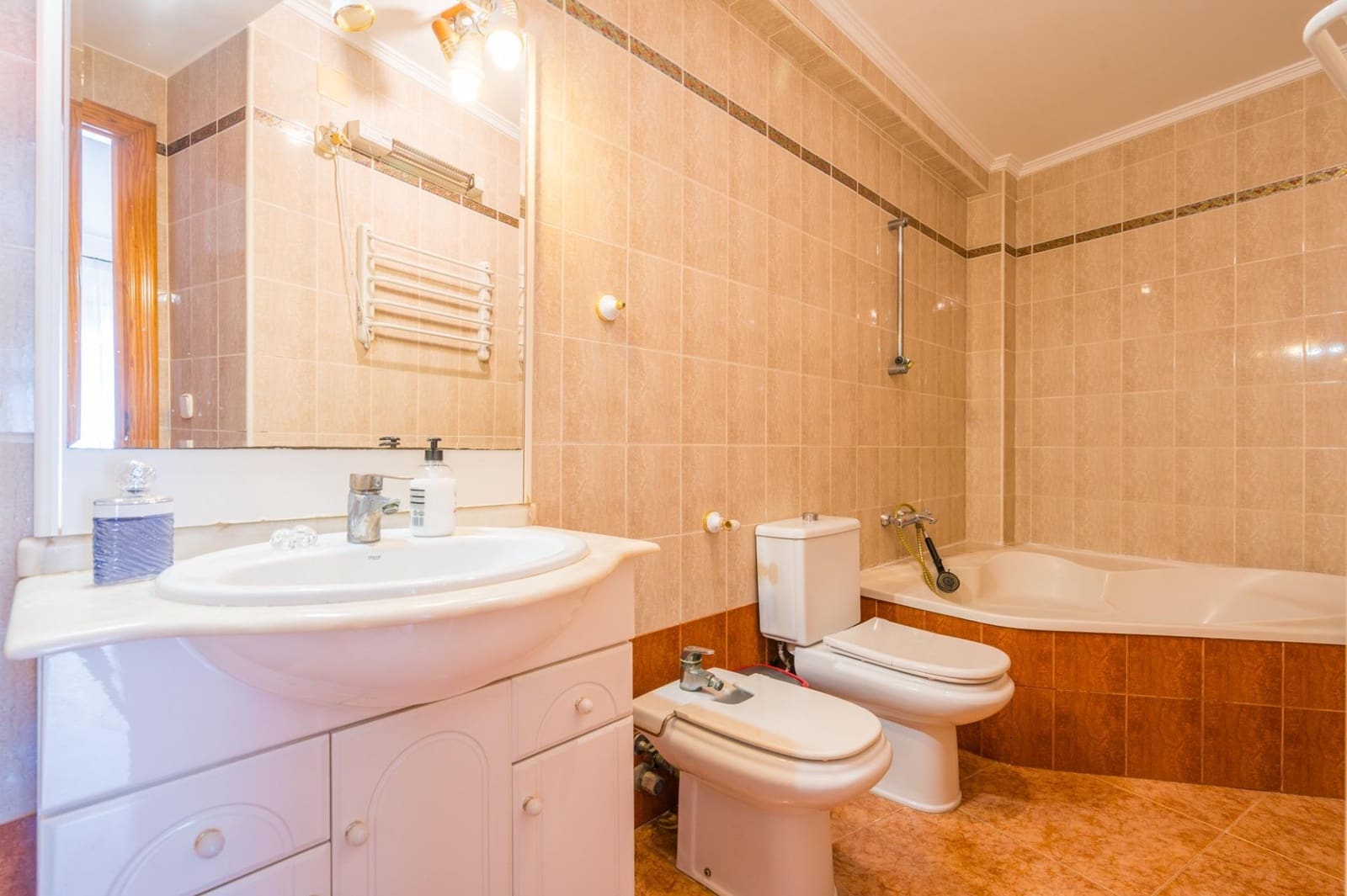 4 chambre Villa/Maison Mitoyenne à vendre à Casinos - 190 000 € (Ref: 9908132)