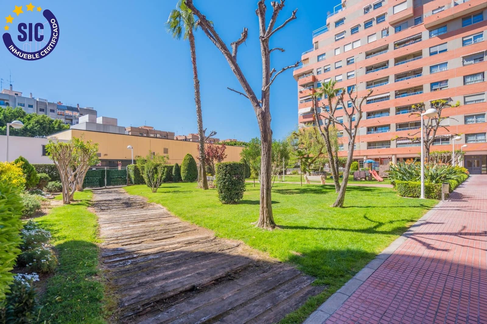4 bedroom Penthouse for sale in Mislata with pool garage - € 525,000 (Ref: 9908133)
