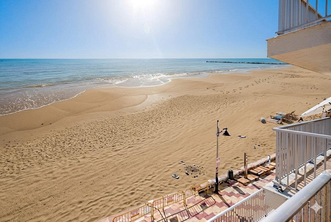 4 bedroom Apartment for sale in El Perello - € 250,000 (Ref: 9922460)