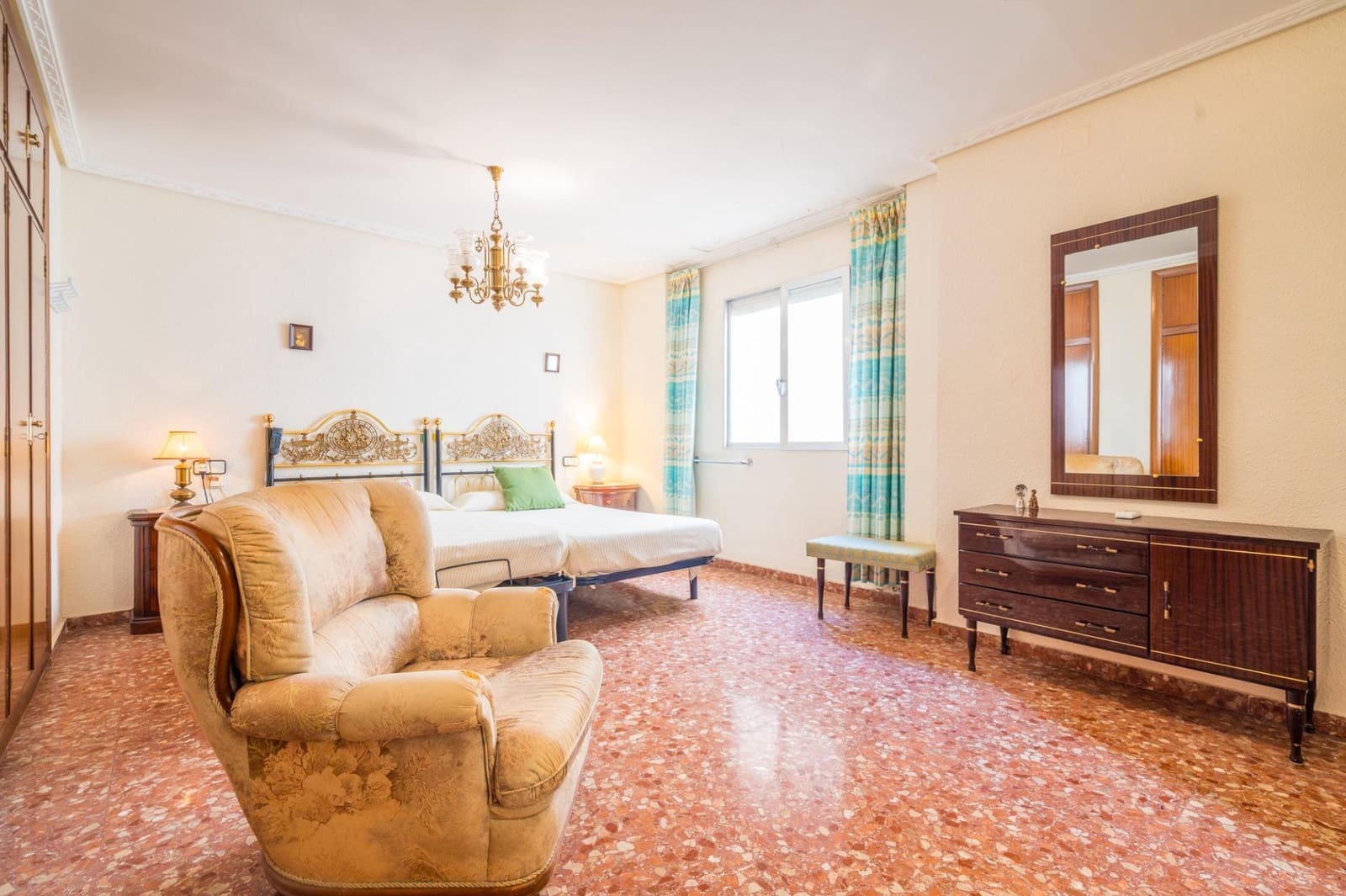 6 bedroom Terraced Villa for sale in Sagunto / Sagunt with garage - € 360,000 (Ref: 9934359)