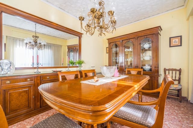 6 soverom Rekkehus til salgs i Sagunto / Sagunt med garasje - € 360 000 (Ref: 9934359)
