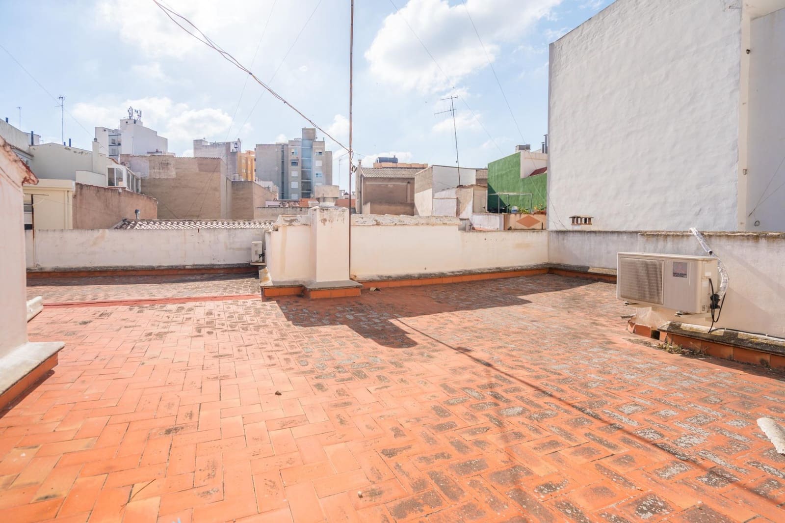 6 bedroom Terraced Villa for sale in Sagunto / Sagunt with garage - € 360,000 (Ref: 9934359)