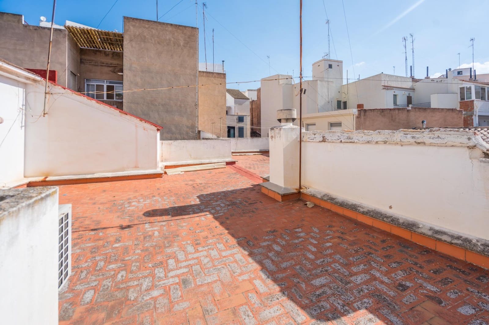 6 bedroom Terraced Villa for sale in Sagunto / Sagunt with garage - € 360,000 (Ref: 9934359)