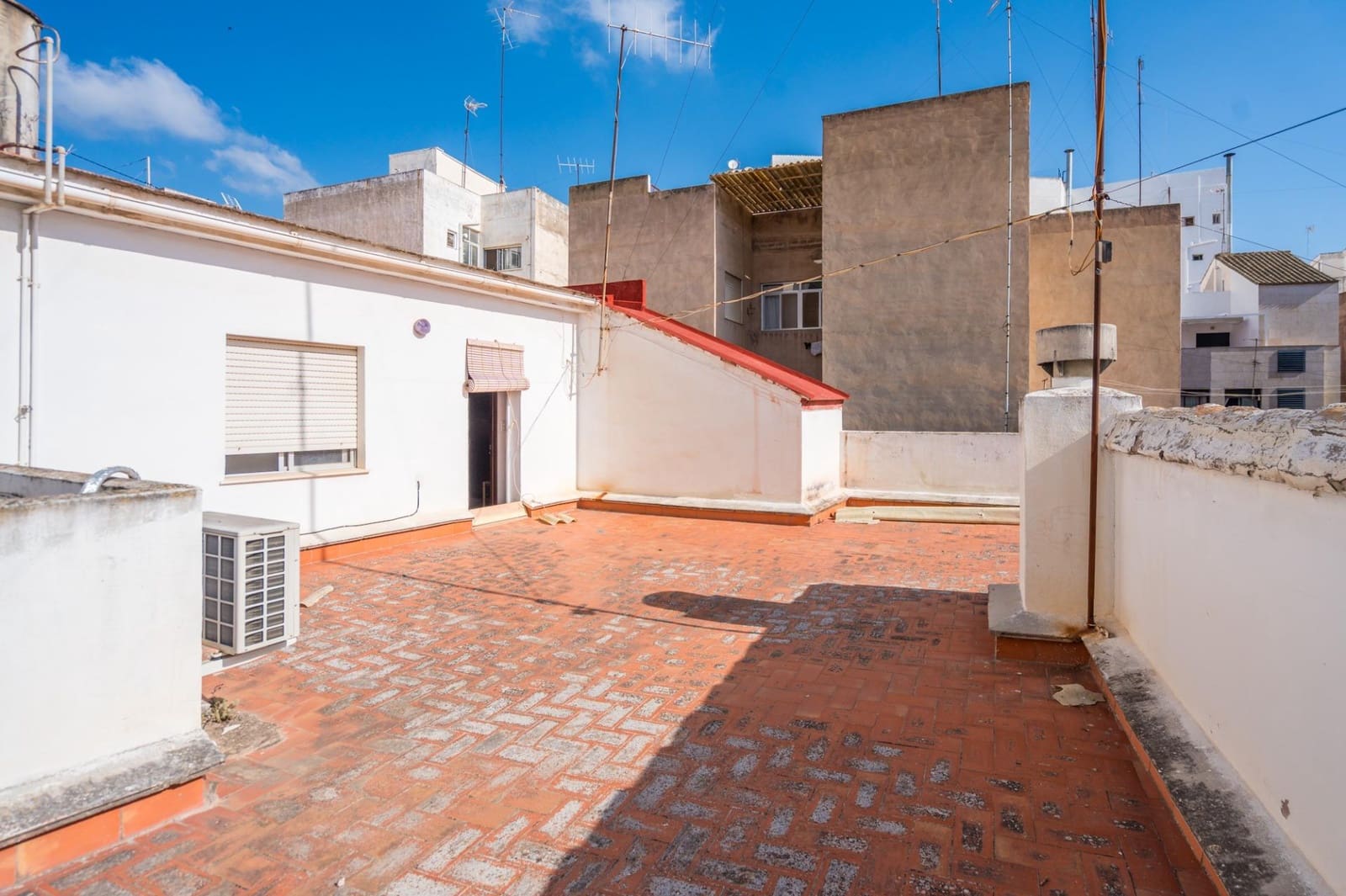 6 bedroom Terraced Villa for sale in Sagunto / Sagunt with garage - € 360,000 (Ref: 9934359)