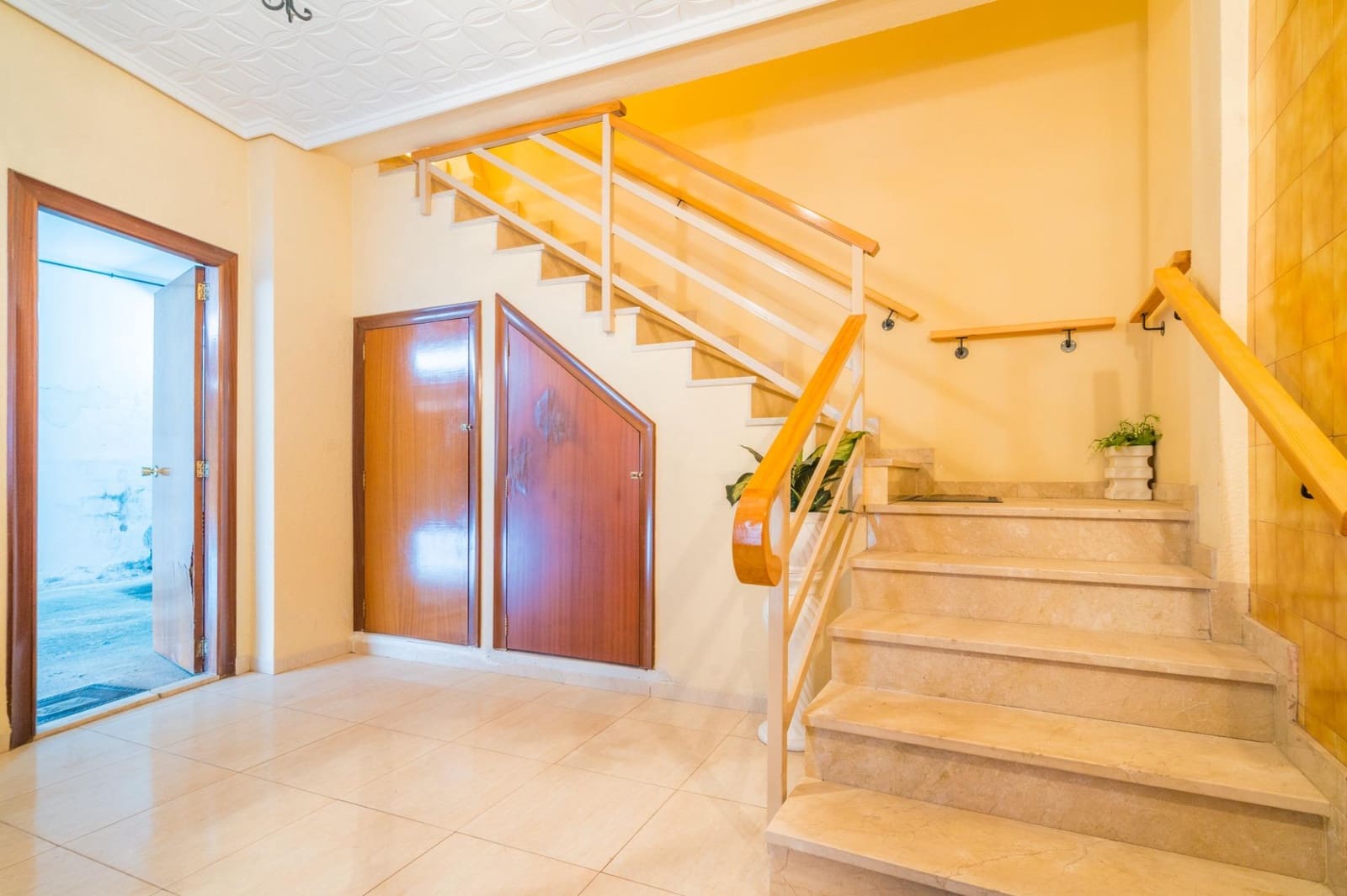 6 bedroom Terraced Villa for sale in Sagunto / Sagunt with garage - € 360,000 (Ref: 9934359)