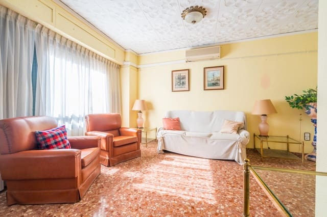 6 soverom Rekkehus til salgs i Sagunto / Sagunt med garasje - € 360 000 (Ref: 9934359)