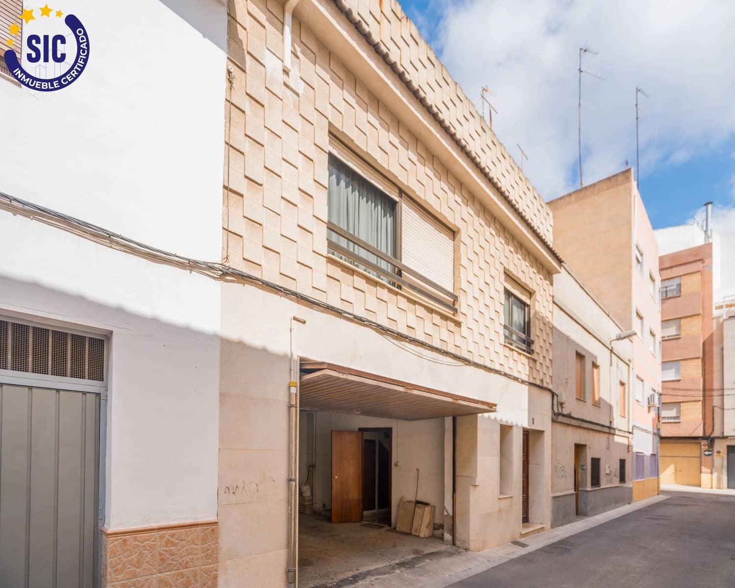6 soverom Rekkehus til salgs i Sagunto / Sagunt med garasje - € 360 000 (Ref: 9934359)