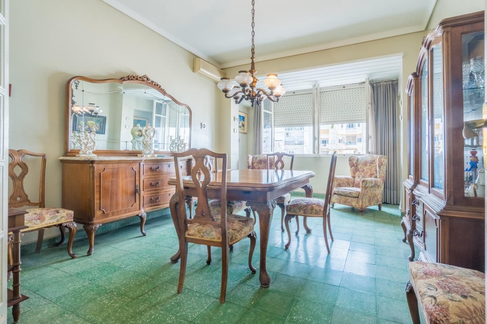 6 bedroom Flat for sale in Valencia city - € 710,000 (Ref: 9934360)