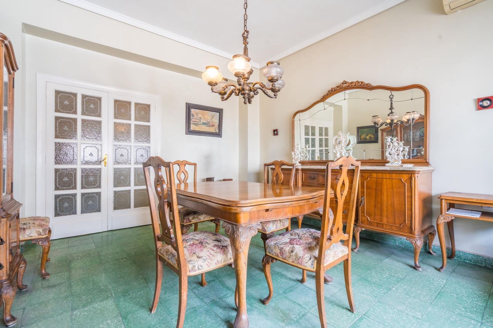 6 bedroom Flat for sale in Valencia city - € 710,000 (Ref: 9934360)
