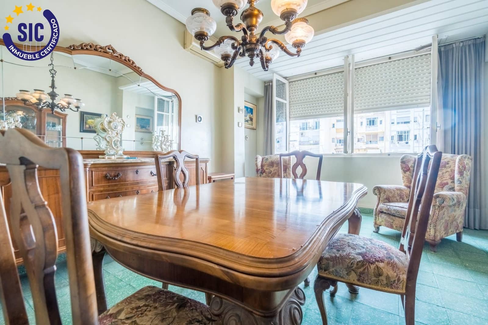 6 bedroom Flat for sale in Valencia city - € 710,000 (Ref: 9934360)