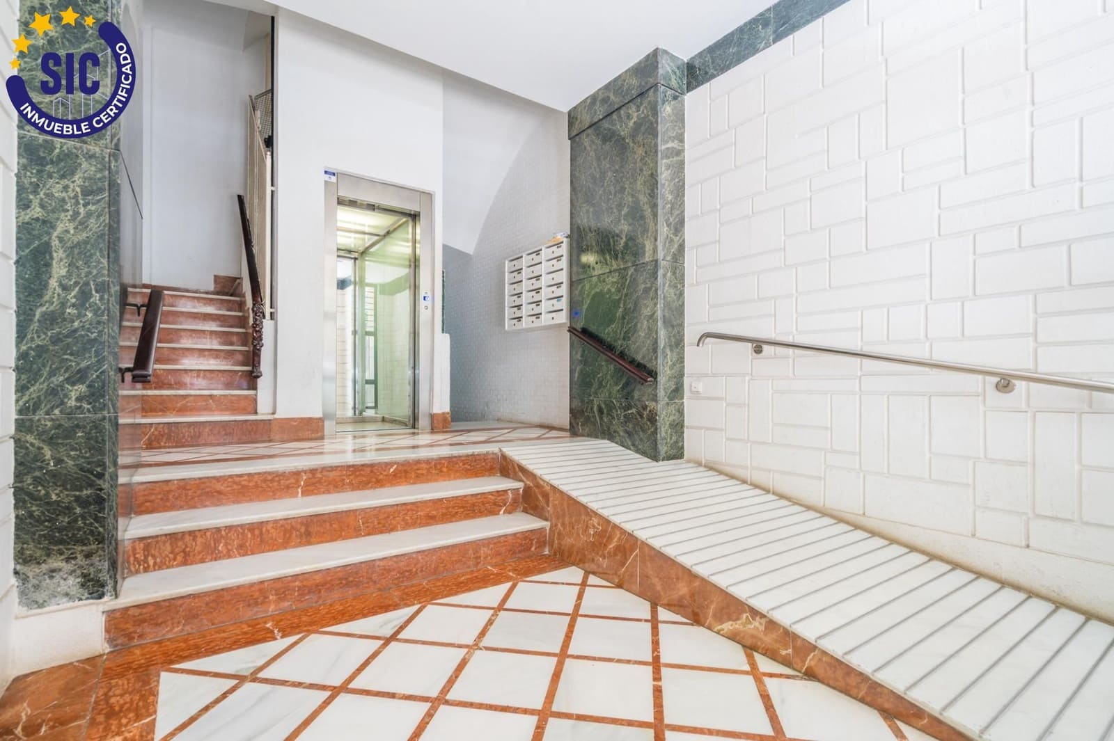 6 bedroom Flat for sale in Valencia city - € 710,000 (Ref: 9934360)