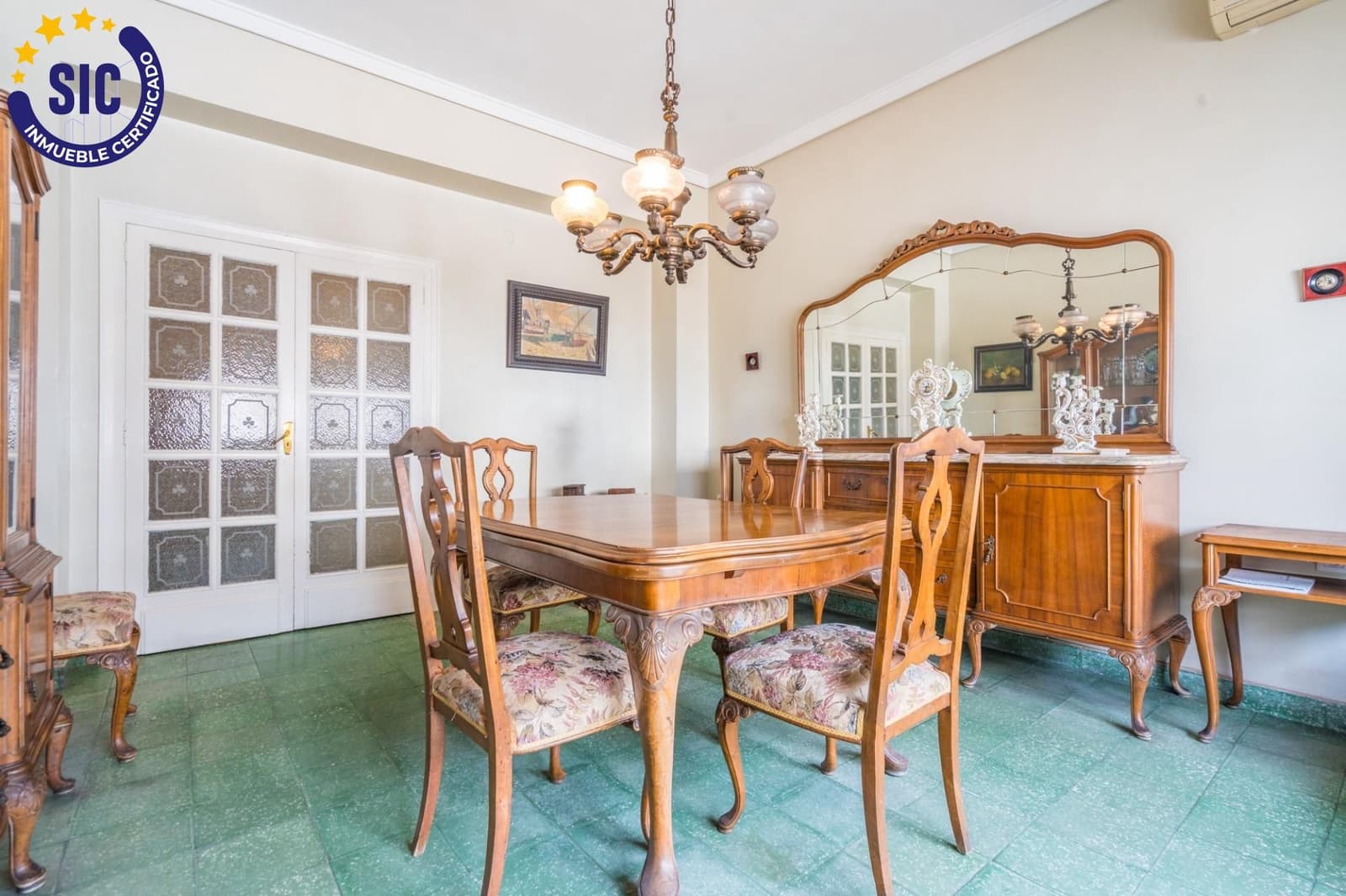 6 bedroom Flat for sale in Valencia city - € 710,000 (Ref: 9934360)