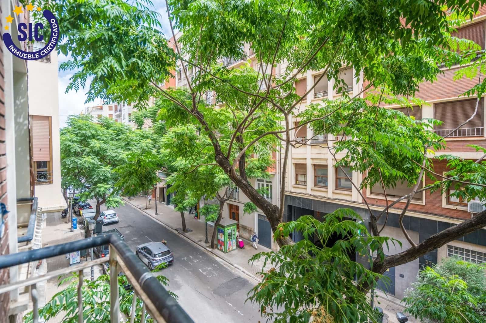 6 bedroom Flat for sale in Valencia city - € 710,000 (Ref: 9934360)