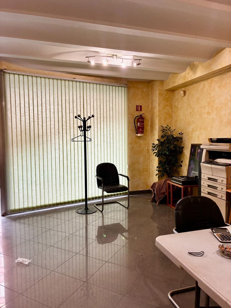Commercial for sale in Sagunto / Sagunt - € 99,900 (Ref: 9942662)