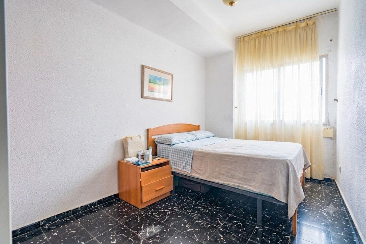 4 sovrum Lägenhet till salu i Valencia stad - 198 000 € (Ref: 9965397)