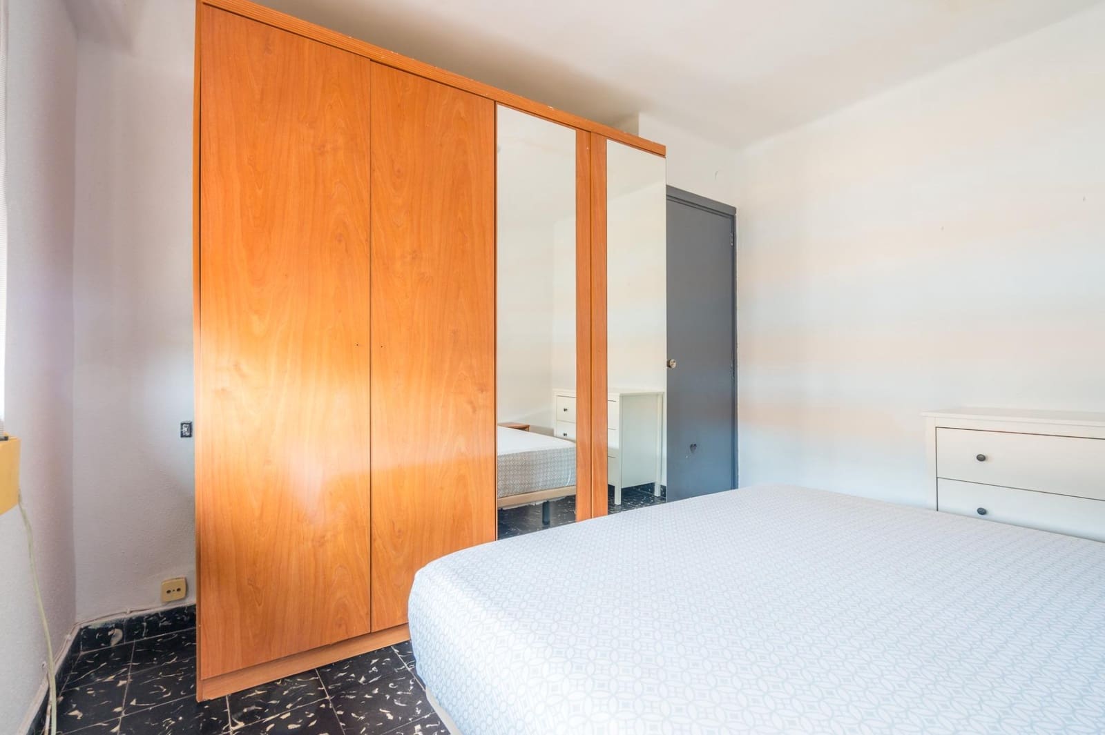 4 sovrum Lägenhet till salu i Valencia stad - 198 000 € (Ref: 9965397)