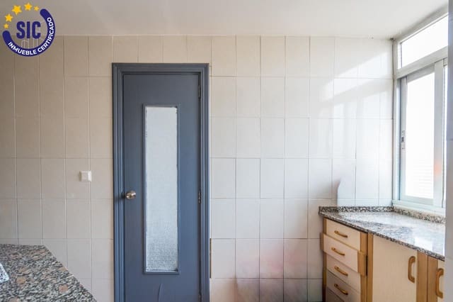 4 makuuhuone Asunto myytävänä paikassa Benicalap, Valencia kaupunki - 198 000 € (Ref: 9965397)