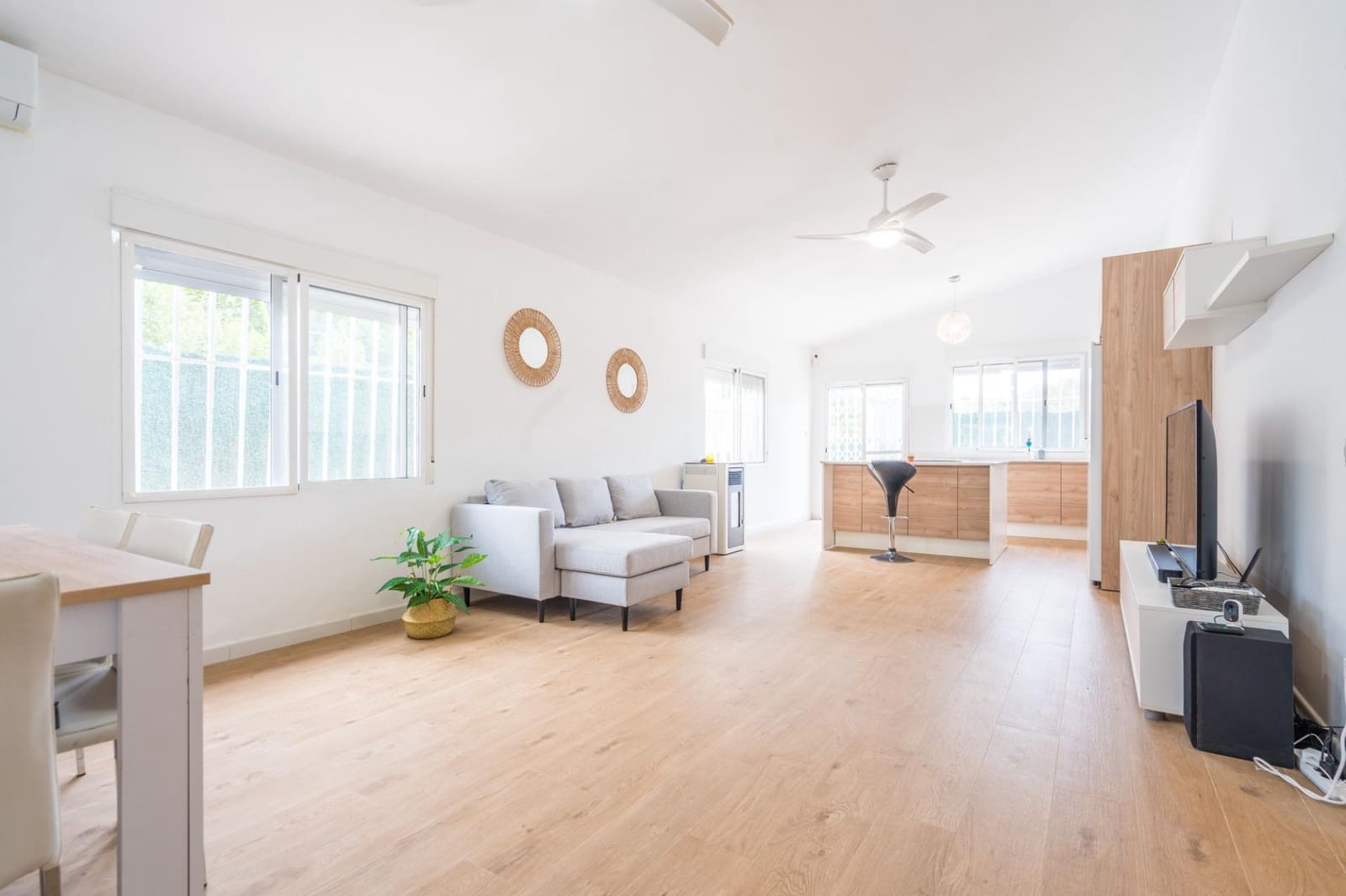 3 soveværelse Finca/Landehus til salg i Pedralba med swimmingpool - € 160.000 (Ref: 9970761)