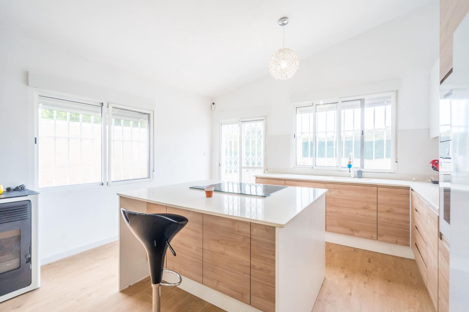3 soveværelse Finca/Landehus til salg i Pedralba med swimmingpool - € 160.000 (Ref: 9970761)