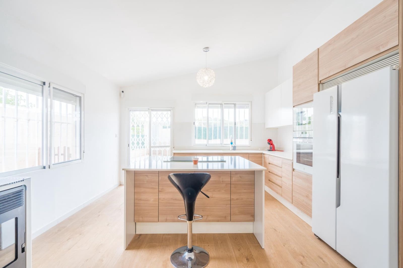 3 soveværelse Finca/Landehus til salg i Pedralba med swimmingpool - € 160.000 (Ref: 9970761)
