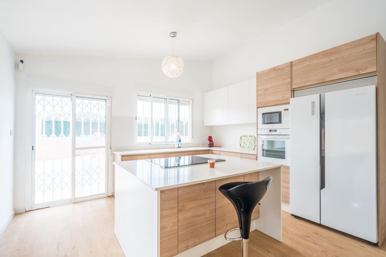 3 soveværelse Finca/Landehus til salg i Pedralba med swimmingpool - € 160.000 (Ref: 9970761)