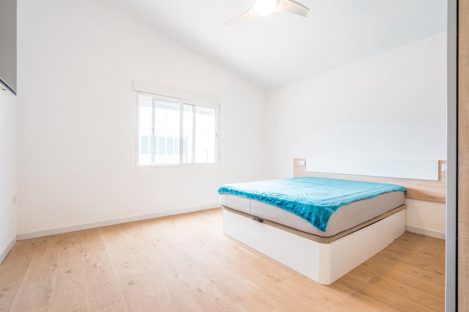 3 soveværelse Finca/Landehus til salg i Pedralba med swimmingpool - € 160.000 (Ref: 9970761)