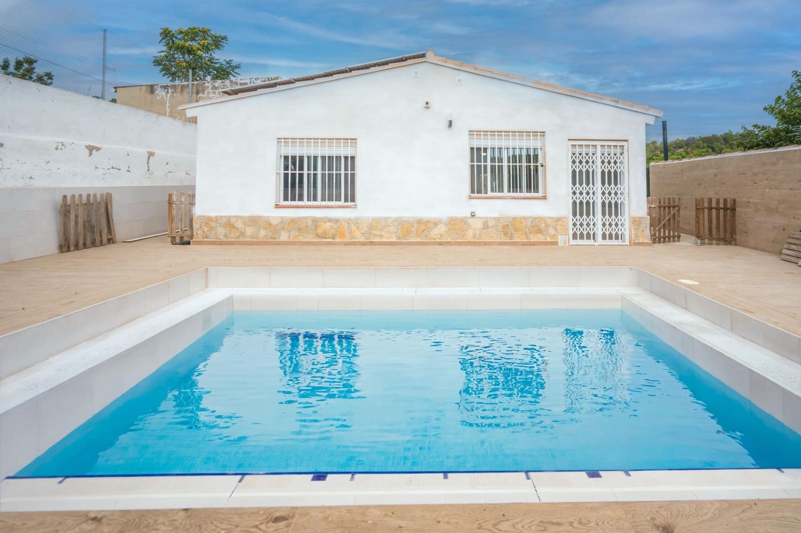 3 soveværelse Finca/Landehus til salg i Pedralba med swimmingpool - € 160.000 (Ref: 9970761)