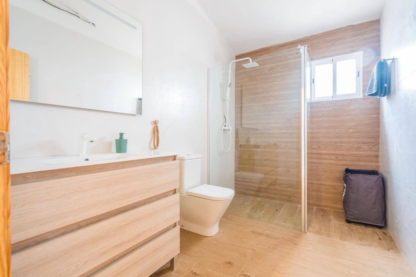 3 soveværelse Finca/Landehus til salg i Pedralba med swimmingpool - € 160.000 (Ref: 9970761)