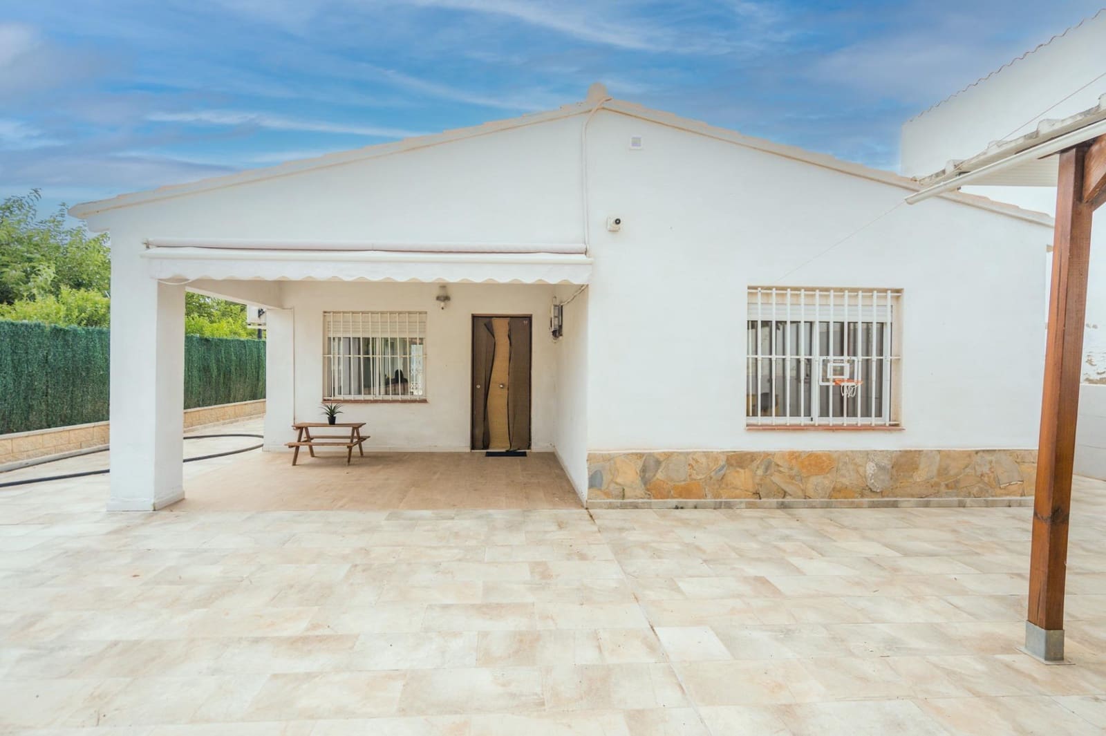 3 soveværelse Finca/Landehus til salg i Pedralba med swimmingpool - € 160.000 (Ref: 9970761)