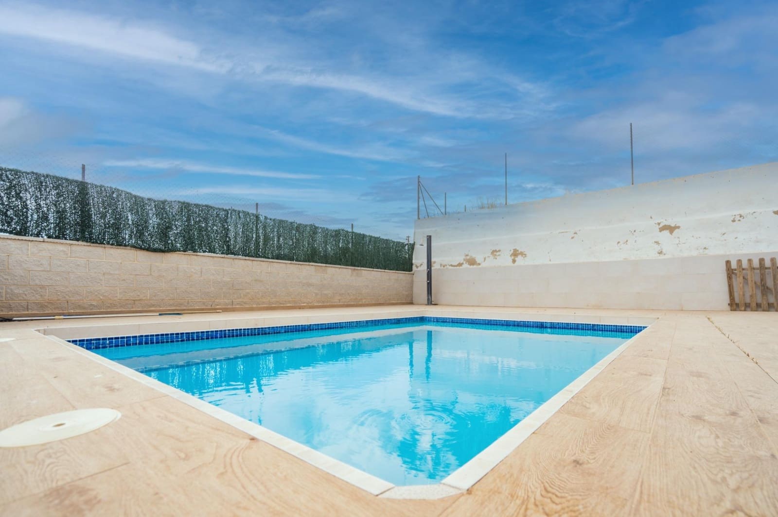 3 soveværelse Finca/Landehus til salg i Pedralba med swimmingpool - € 160.000 (Ref: 9970761)