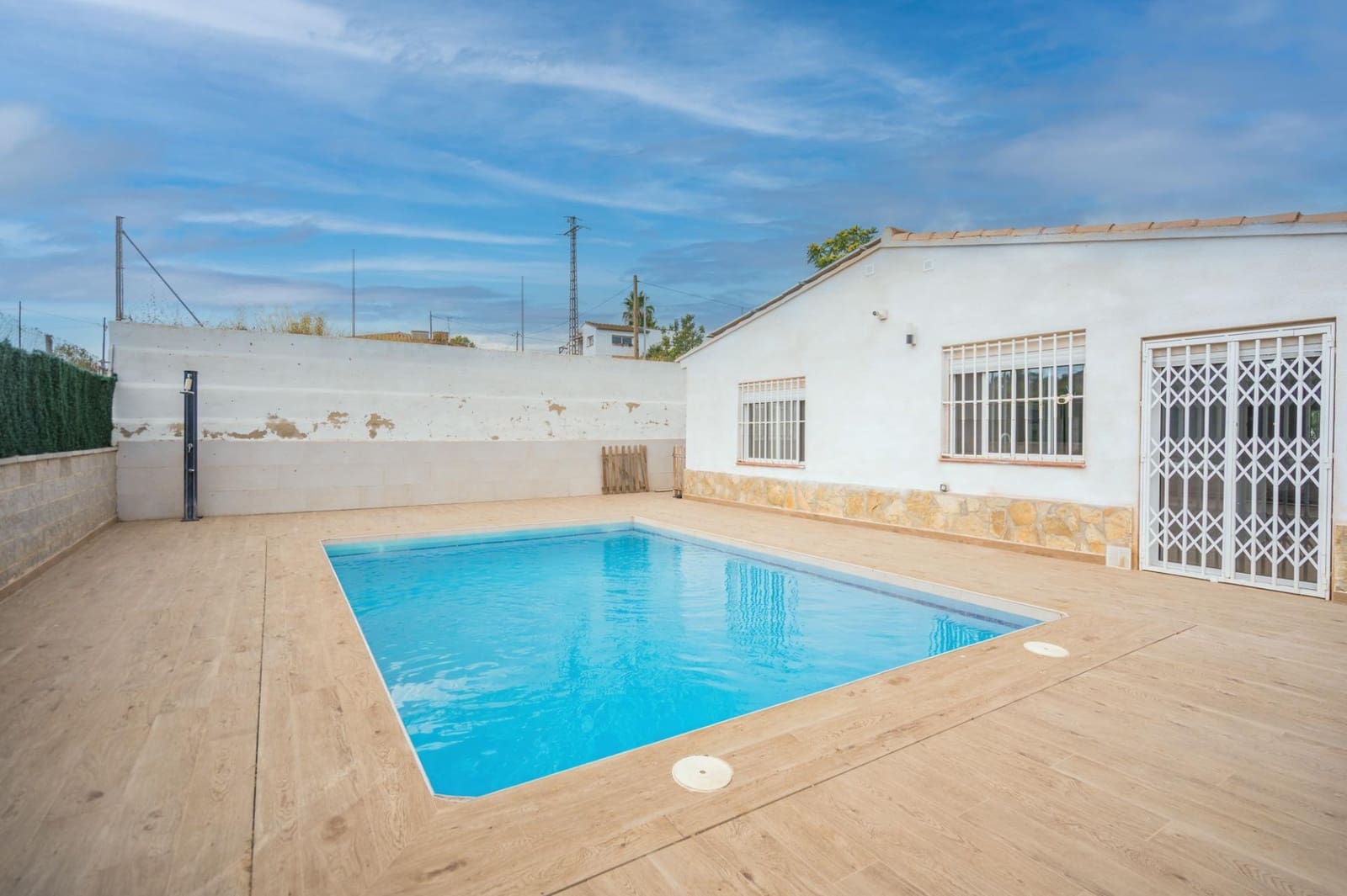 3 soveværelse Finca/Landehus til salg i Pedralba med swimmingpool - € 160.000 (Ref: 9970761)