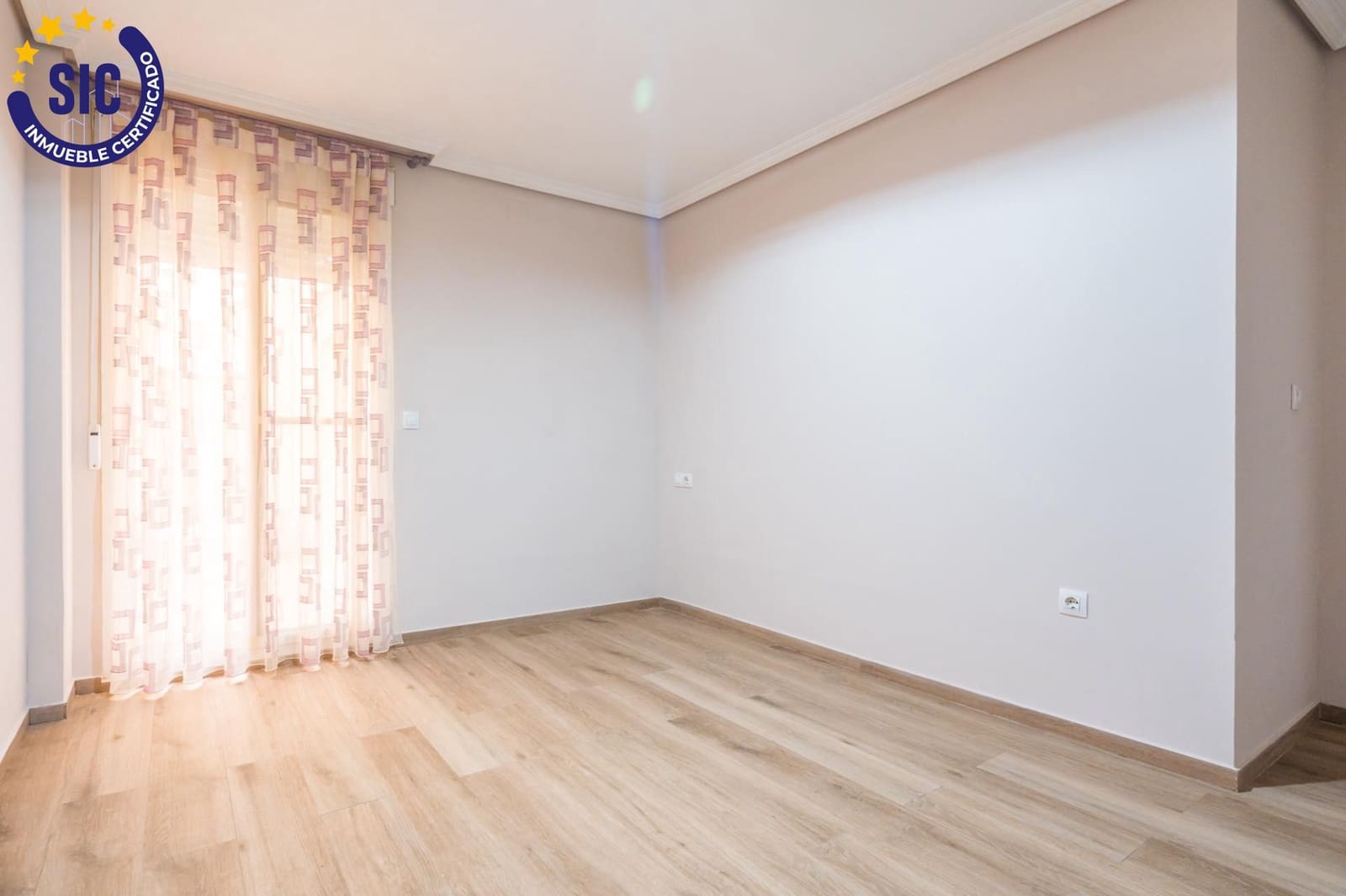 4 makuuhuone Asunto myytävänä paikassa Aldaia mukana 
autotalli - 319 900 € (Ref: 9973452)