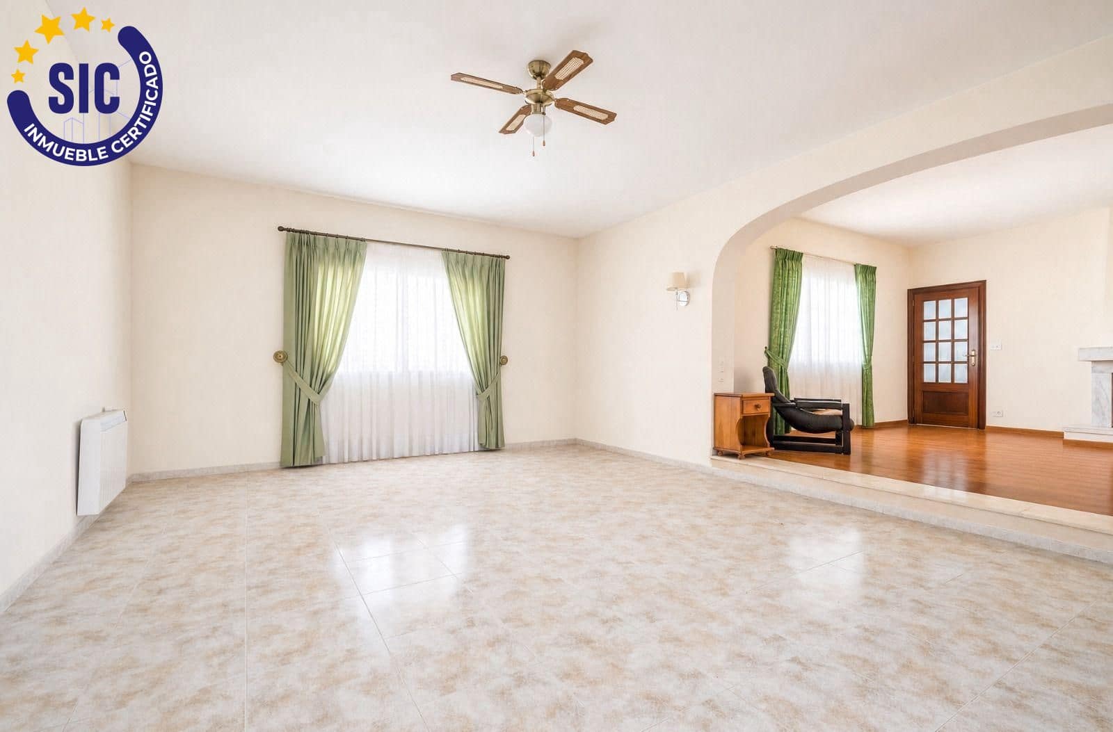 4 chambre Villa/Maison à vendre à Serra avec piscine garage - 499 000 € (Ref: 9990820)