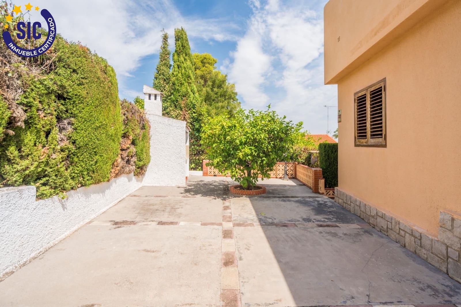3 makuuhuone Huvila myytävänä paikassa Chiva mukana uima-altaan 
autotalli - 380 000 € (Ref: 9999689)