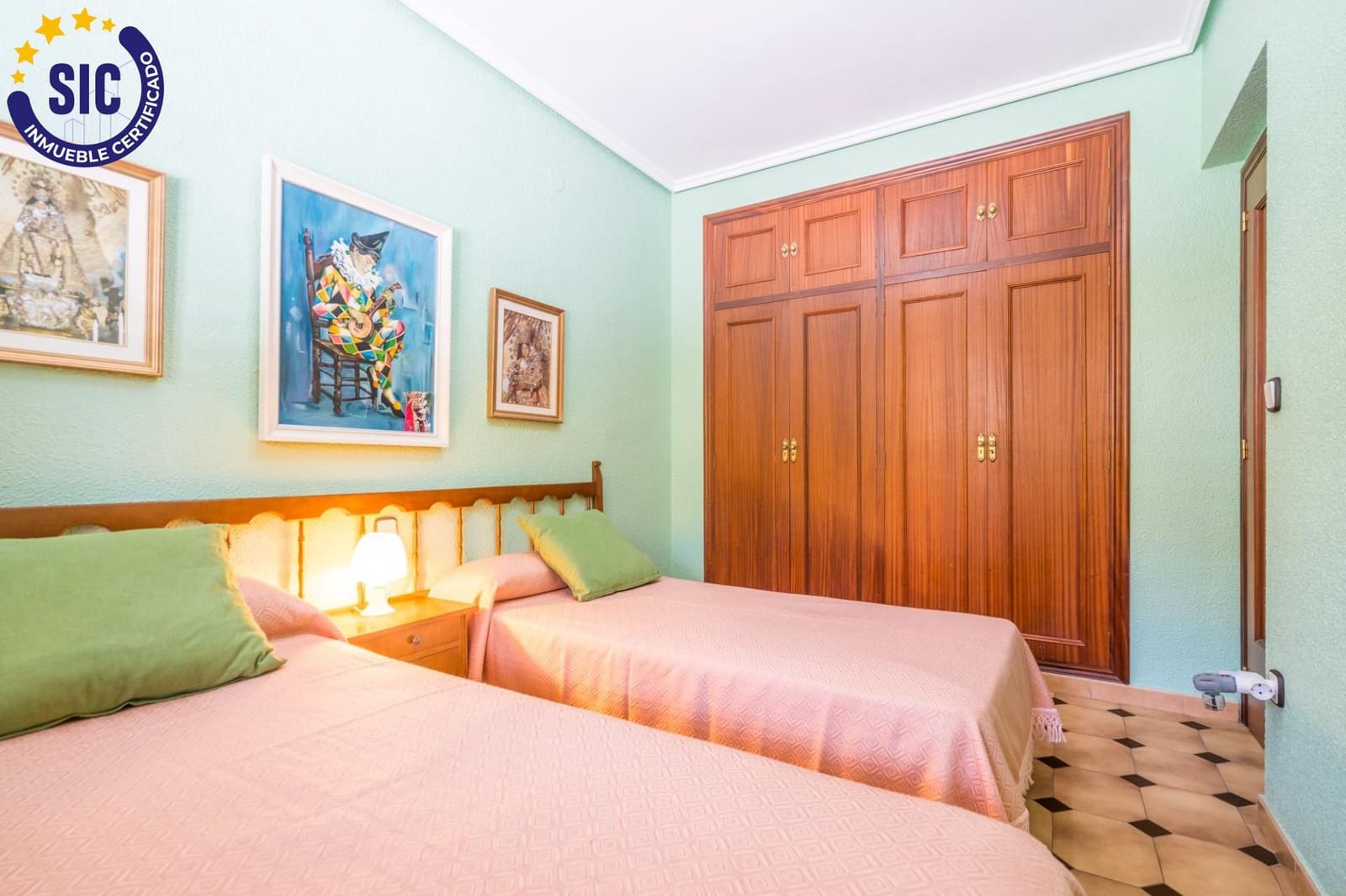 3 bedroom Villa for sale in Chiva with pool garage - € 380,000 (Ref: 9999689)