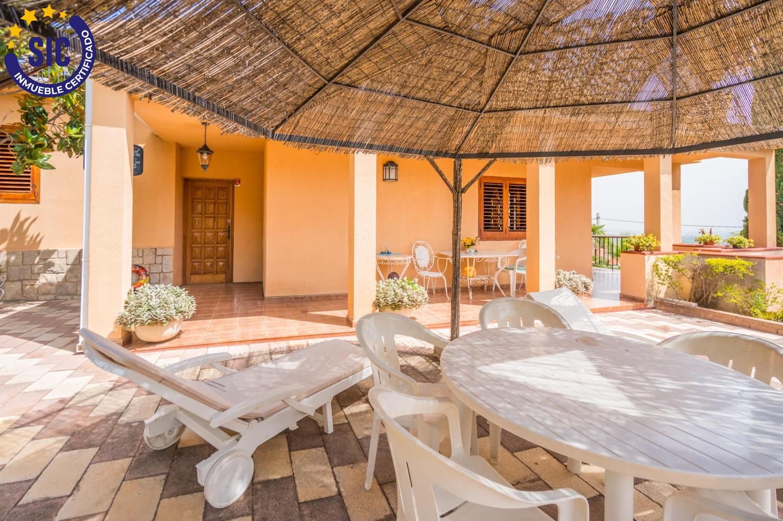 3 bedroom Villa for sale in Chiva with pool garage - € 380,000 (Ref: 9999689)