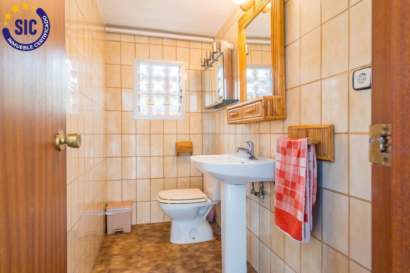 3 bedroom Villa for sale in Chiva with pool garage - € 380,000 (Ref: 9999689)