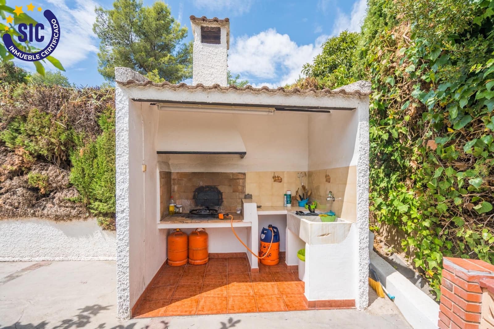 3 bedroom Villa for sale in Chiva with pool garage - € 380,000 (Ref: 9999689)