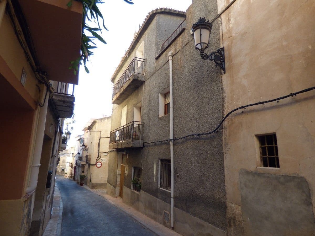 7 bedroom Townhouse for sale in Relleu - € 235,000 (Ref: 10077666)