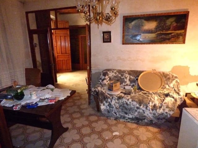 7 bedroom Townhouse for sale in Relleu - € 235,000 (Ref: 10077666)